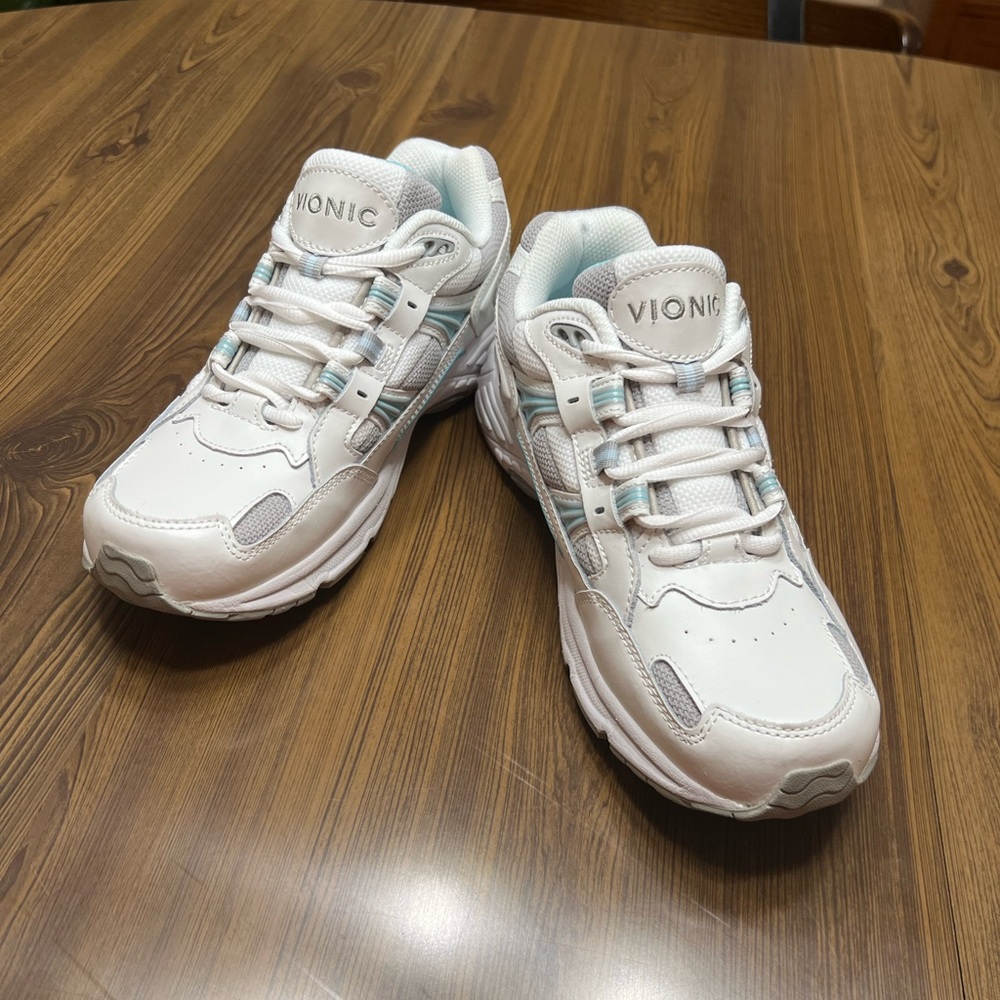 Vionic Classic 23 Walk Orthopedic Walking Sneakers- like new condition